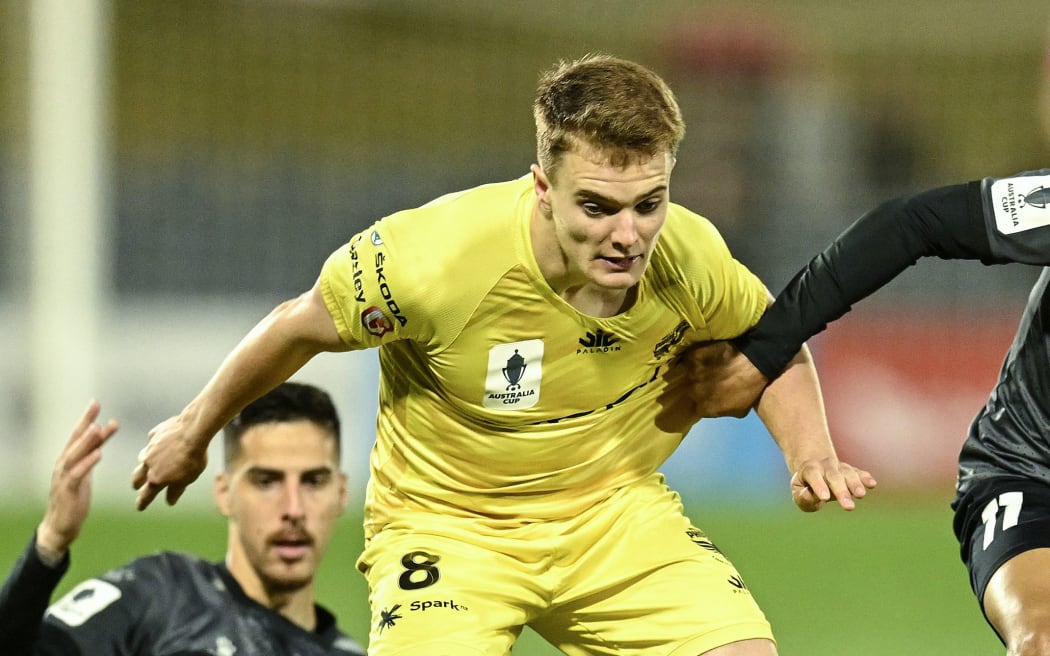 Ben Old of the Phoenix in action against Macarthur FC.