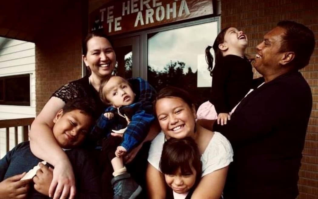picture of Clara and Manga Aperahama-Kopa and their children