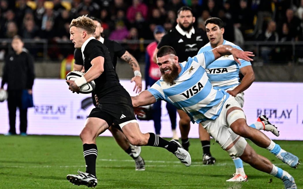 Damian McKenzie of New Zealand and Marcos Kremer of Argentina during the Rugby Championship 2024.
