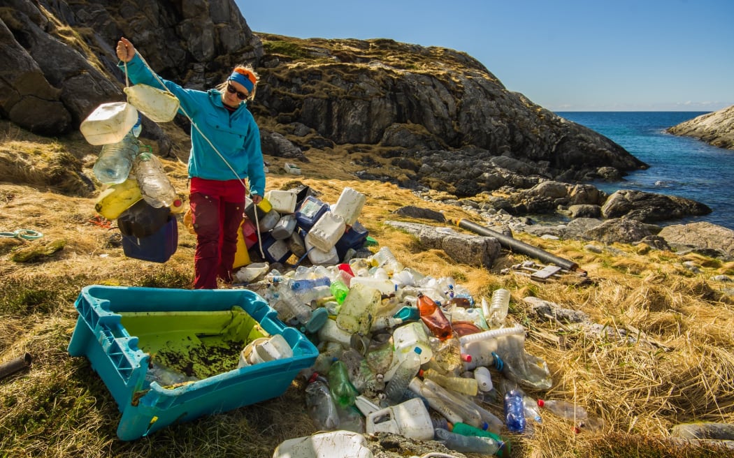 Marine litter: A surprisingly big proportion of the plastic bottles and cans found along the shoreline of the Norwegian Arctic are of foreign origin.