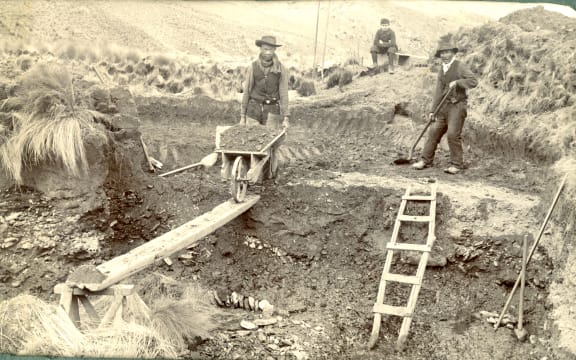 Cantonese miners at work near Waikaia