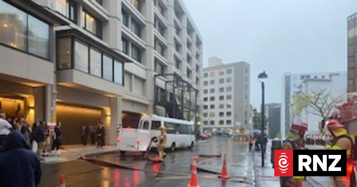 5-star Auckland central hotel evacuated after fire breaks out | RNZ