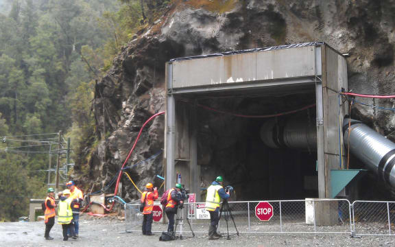 Solid Energy has said a special meeting may be held to discuss whether the mine's drift can be safely re-entered.