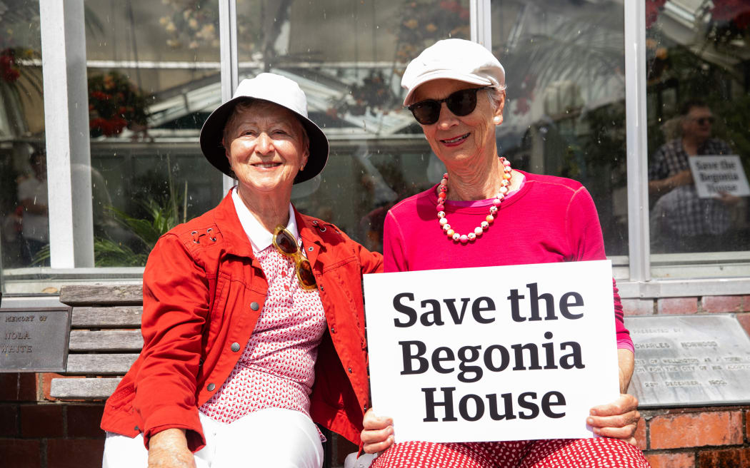 Robyn Tiller (left) and Jane Kitchenman.