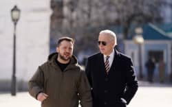 US President Joe Biden (R) walks next to Ukrainian President Volodymyr Zelensky (L) as he arrives for a visit in Kyiv on 20 February, 2023.,