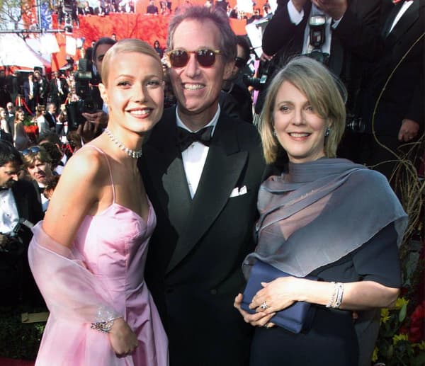 US actress Gwyneth Paltrow (left) posing with her father director Bruce Paltrow (centre) and mother actress Blythe Danner (right) upon their arrival for the 71st Annual Academy Awards, in LA, 1999.