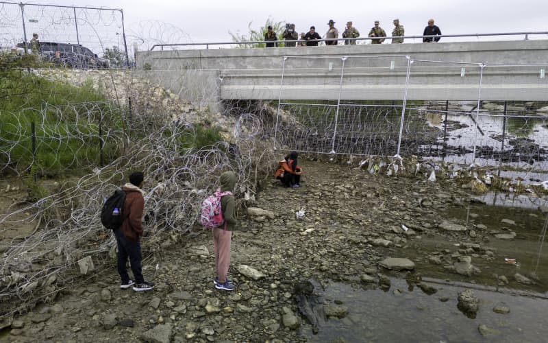 US court blocks strict new immigration law in Texas | RNZ