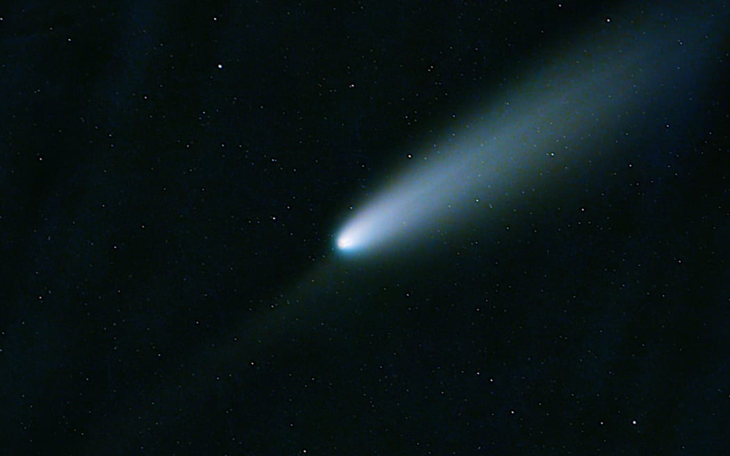 Comet A3 up close on 19 October from Wellington, before it set behind the Skyline. Although the clouds came quick, I managed a fast capture within a clear window just above the horizon, between 7 and 3 degrees.