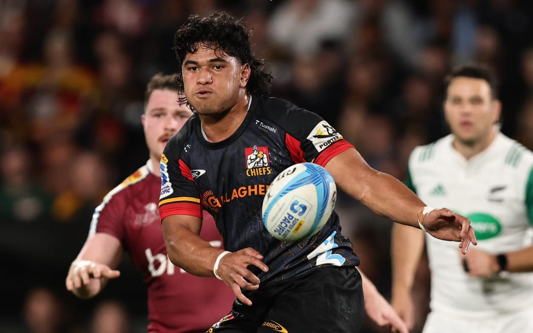 Super Rugby Pacific Chiefs stroll into semifinals with 4321 win over Reds RNZ News