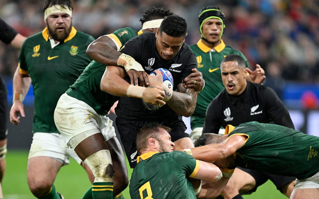 All Black Shannon Frizell is tackled during the Rugby World Cup 2023 final between New Zealand and South Africa at Stade de France.