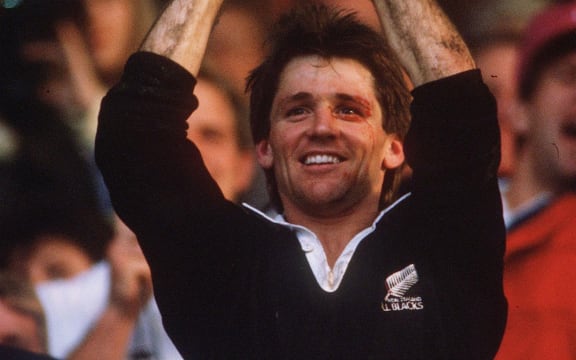David Kirk lifts the Webb Ellis Cup at the 1987 Rugby World Cup.