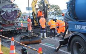 Council contractors work to fix a sewerage pipe in Napier this afternoon, which means 1200 residents will have to lower water use and shouldn’t flush toilets this evening.