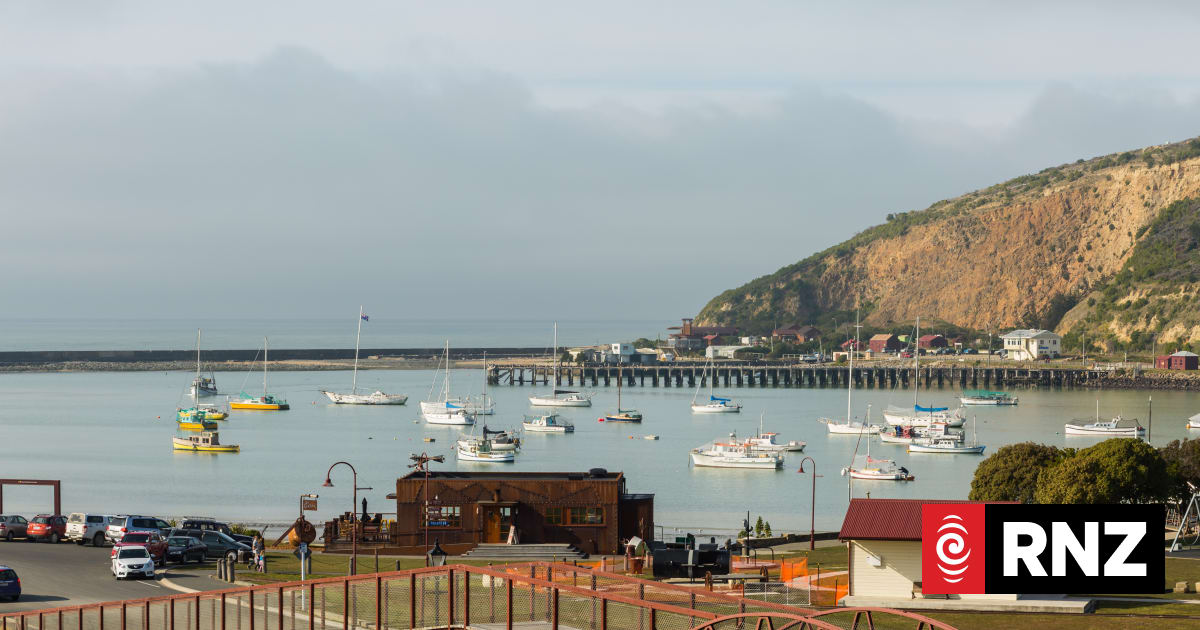 Body found after car plunged into Ōamaru Harbour