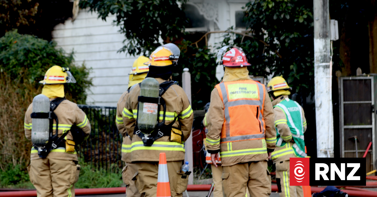 Person killed as fire tears through home in Auckland's Onehunga