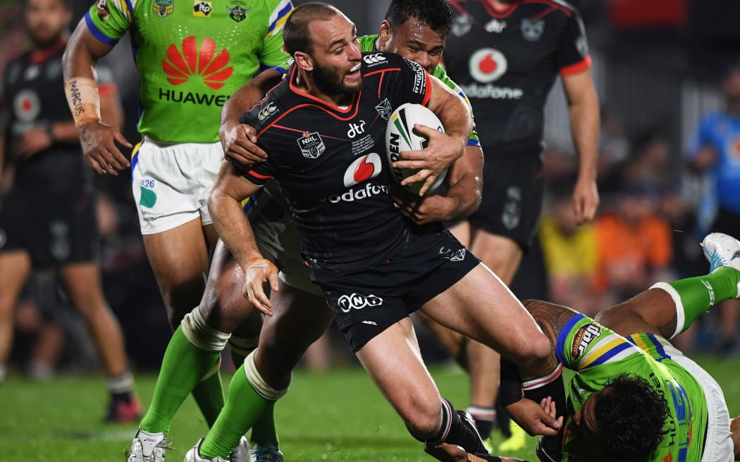 Simon Mannering as committed as ever in his 300th game for the Warriors.