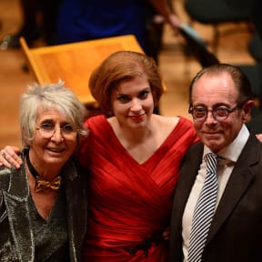 Violinist Ioana Cristina Goicea with Christine and Michael Hill