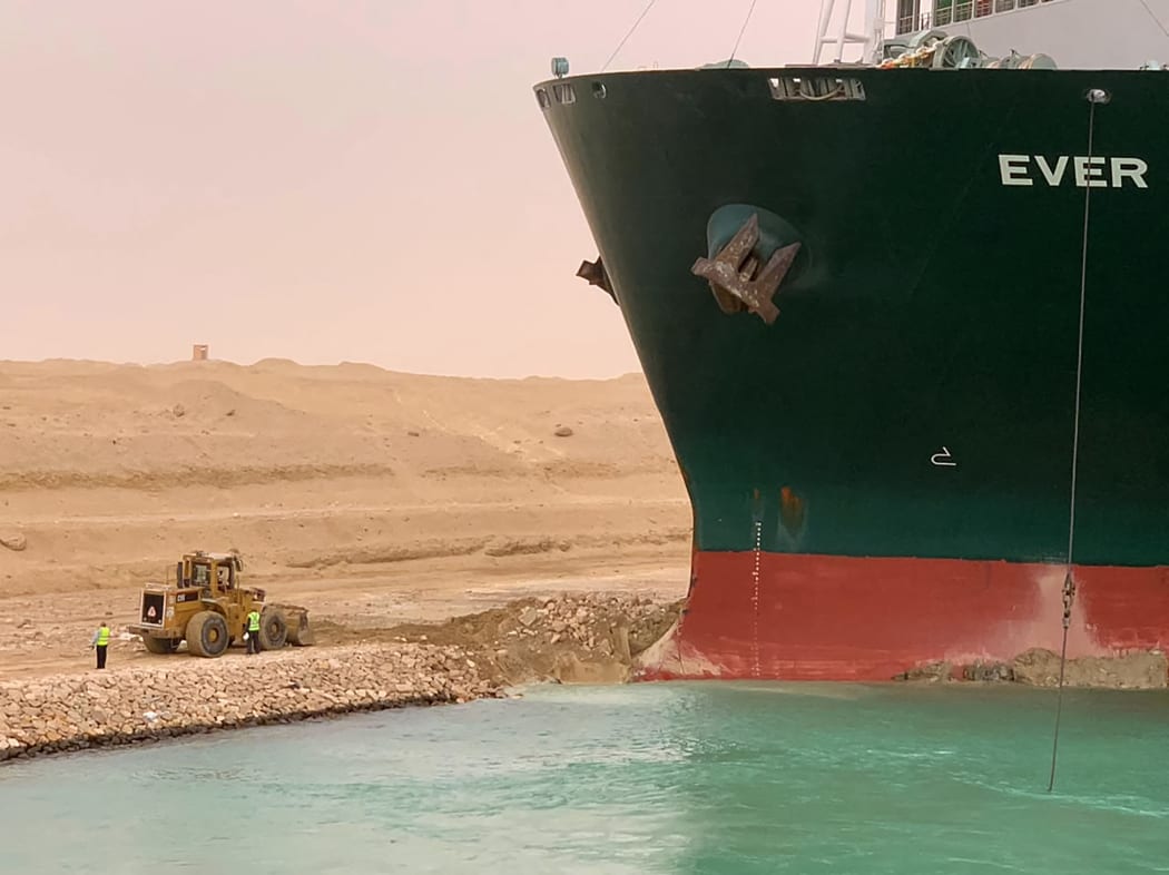 The 200,000 tonne ship may take days to remove.
