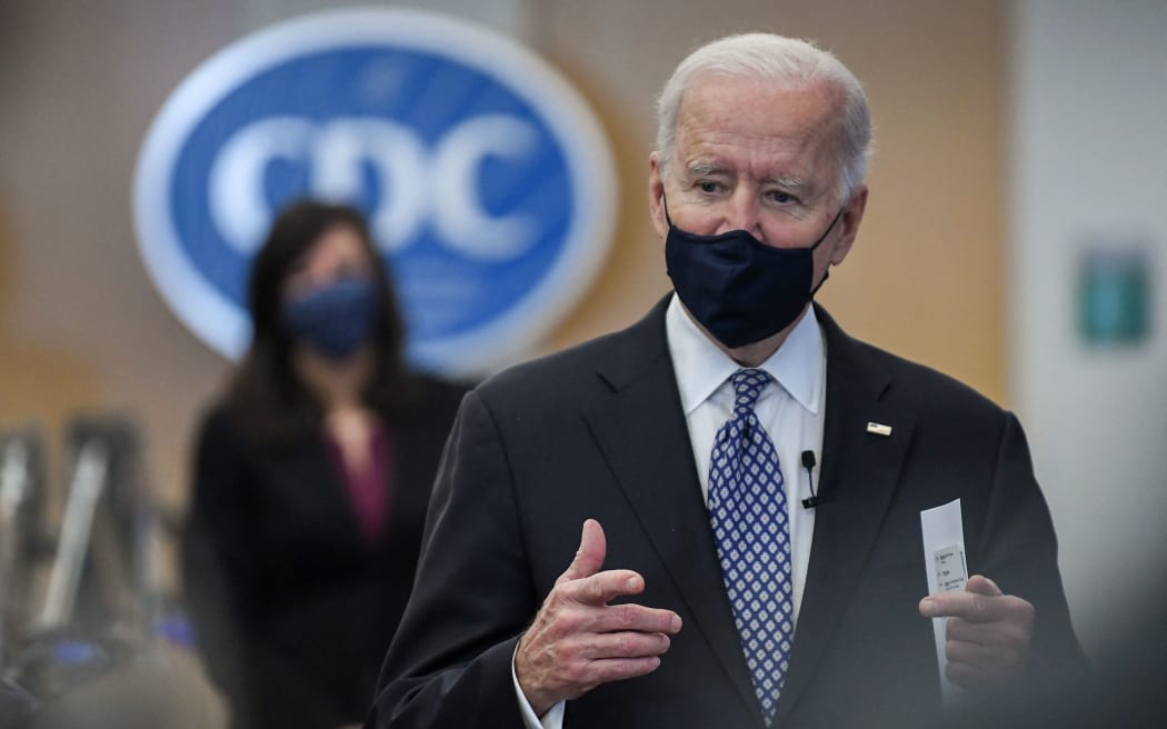 US President Joe Biden tours the Centers for Disease Control and Prevention in Atlanta, Georgia, on March 19, 2021. (Photo by Eric BARADAT / AFP)