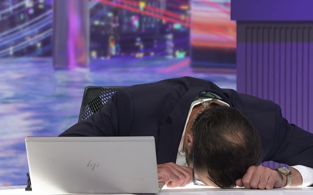 Tom Walsh's near disqualification in the shot final caused TVNZ's stressed Scotty Stevenson to slump on screen.