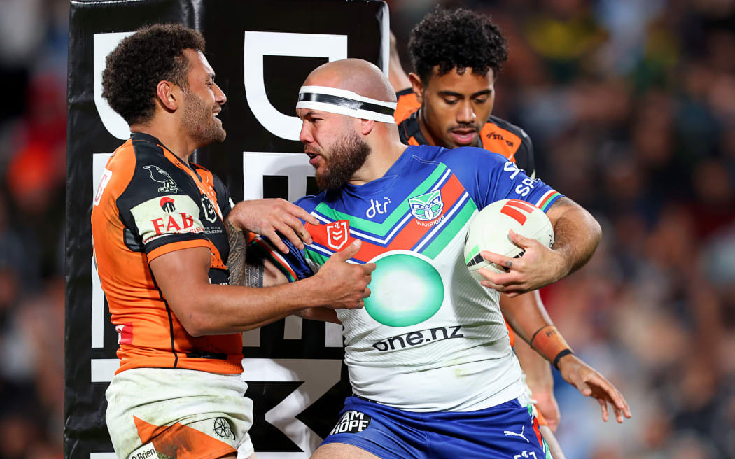Tigers captain Apisai Koroisau and Warriors interchange Jazz Tevaga exchange words.