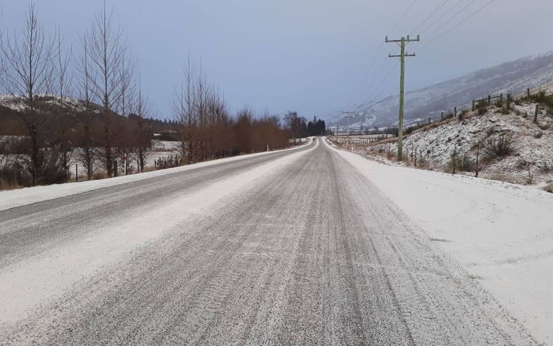 Winter weather: Wind, snow and rain disrupt travel plans | RNZ