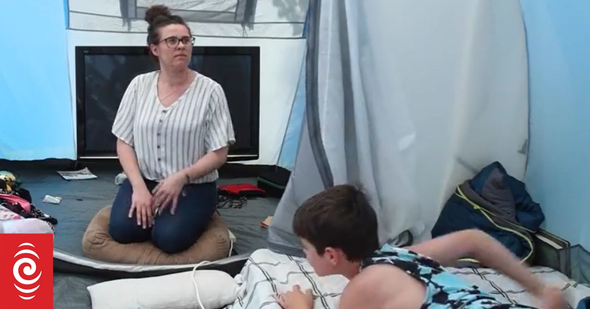 How an Auckland mother landed up living in a tent with two kids - Vimarsana News