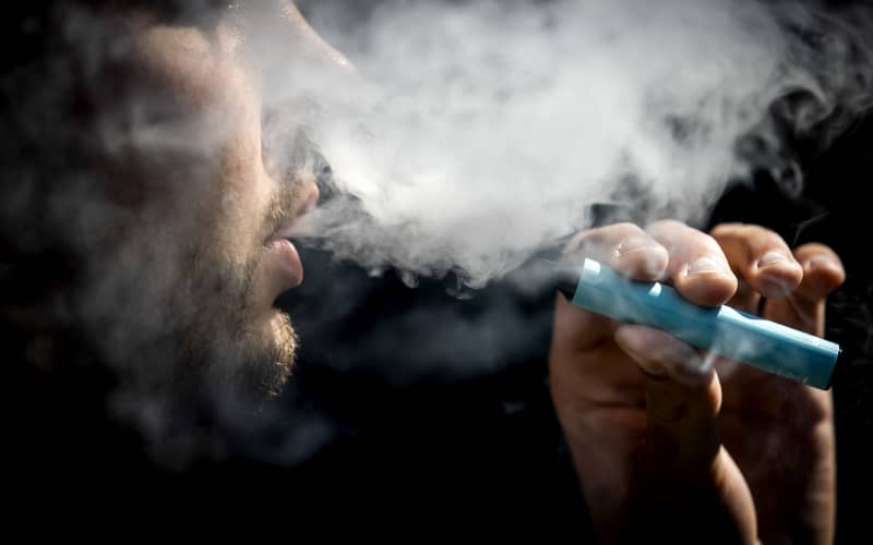 People hospitalised as anaesthetic drug Etomidate found in vape pods | RNZ