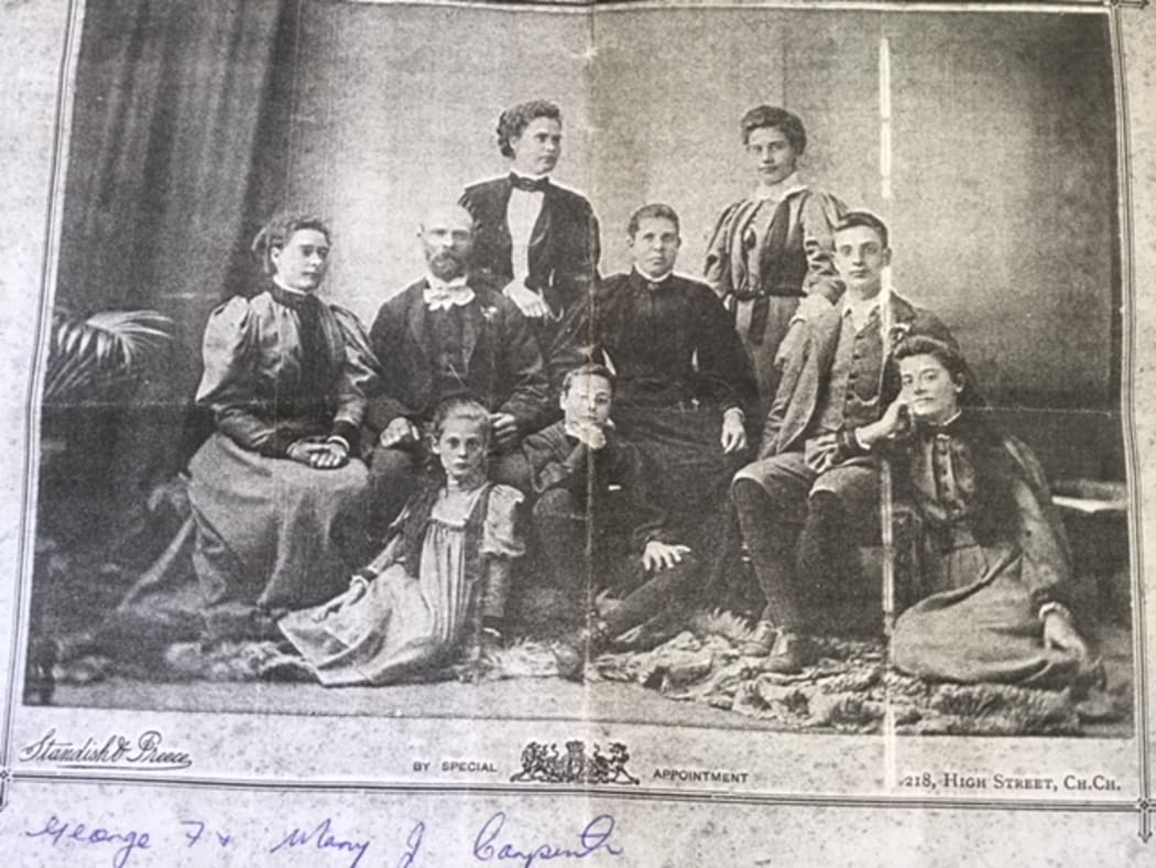 George Frederick  and Mary Jane Carpenter (in black, centre) with Alice, Edith, Harriet, Frederick, Gladys, William and Emily c. 1897