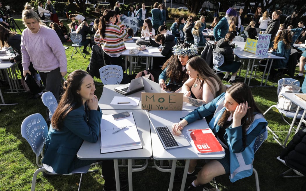 About 60 Wellington Girls' College students set up a makeshift classroom on Parliament grounds as a protest against the school having to close for two days over quake-prone buildings.