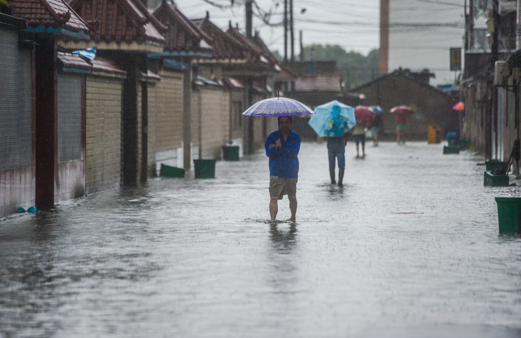 Typhoon Chan-hom hits China