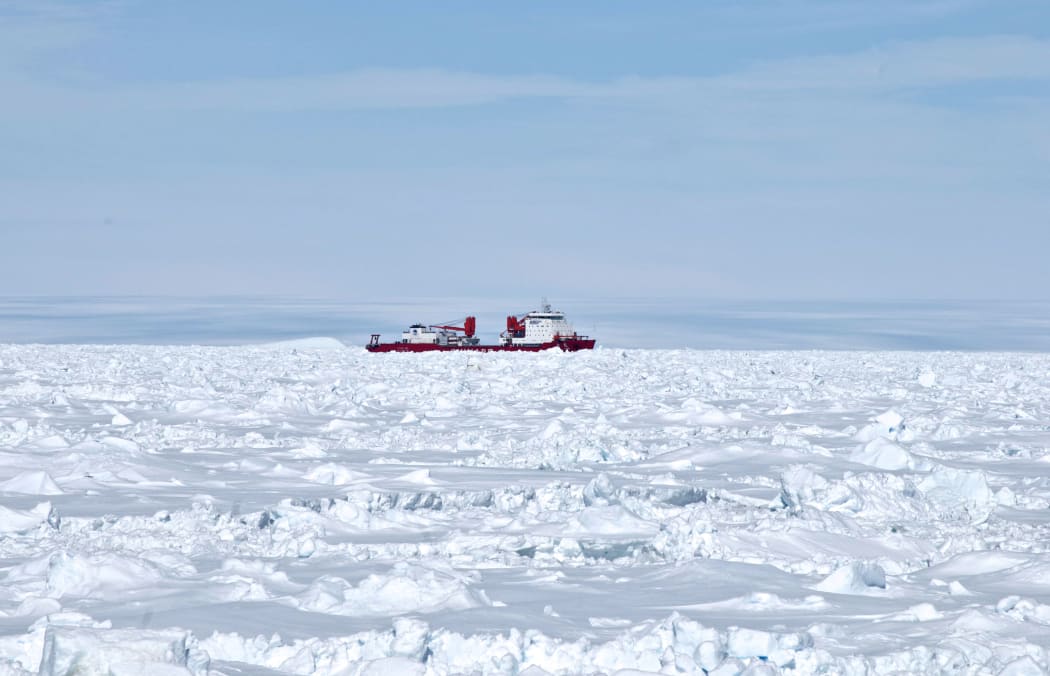 The Xue Long couldn't make it through the ice to reach passengers on the Russian ship.