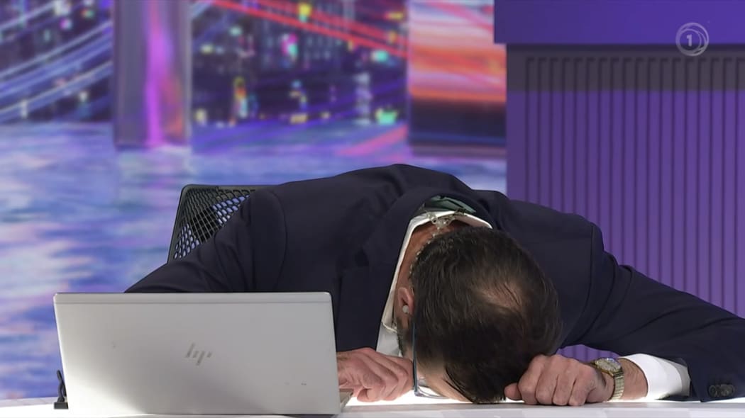 Tom Walsh's near disqualification in the shot final caused TVNZ's stressed Scotty Stevenson to slump on screen.