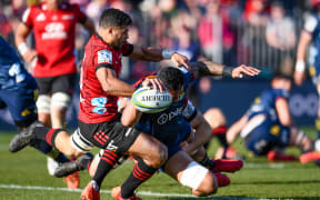 Shannon Frizell of the Highlanders  scores a try in the tackle of  Richie Mo'unga of the Crusaders during the Super Rugby Aotearoa, Crusaders V Highlanders, at Orangetheory Stadium, Christchurch, New Zealand, 9th August 2020. Copyright photo: John Davidson / www.photosport.nz