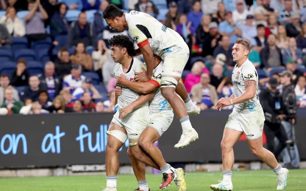 The Chiefs celebrates a try to Wallace Sititi against the Waratahs.
