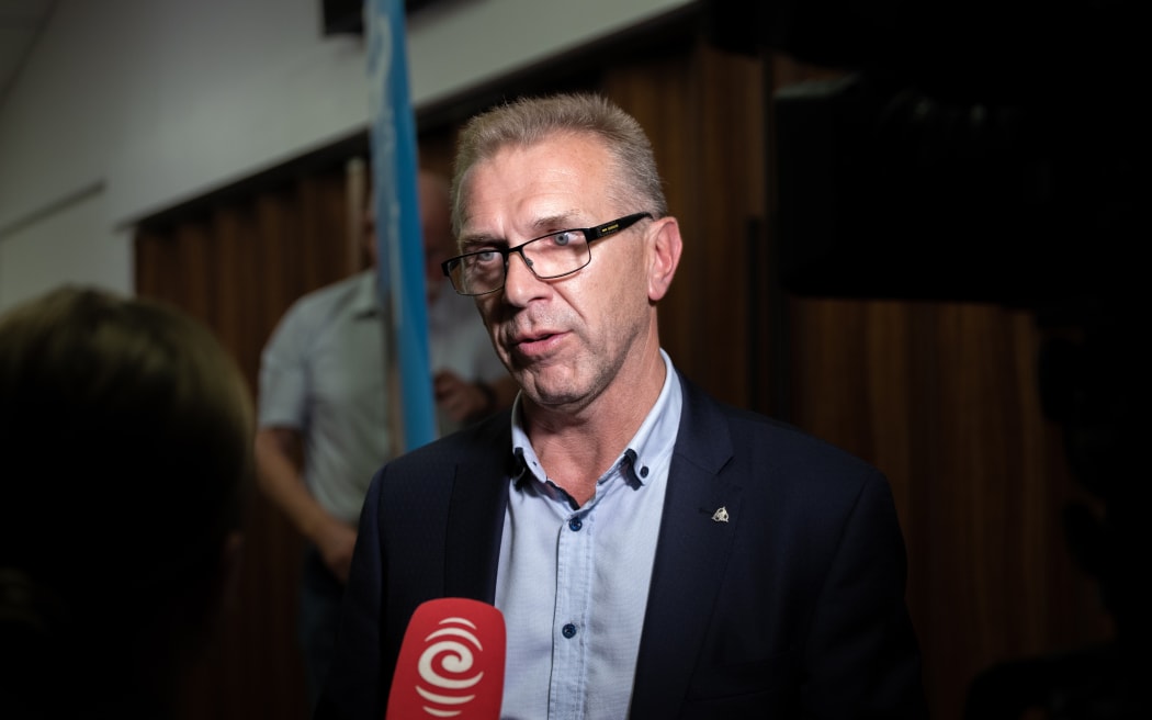 A public meeting was held in Mairangi Bay on 27 March 2023,  as locals were frustrated with local bus cancellations.