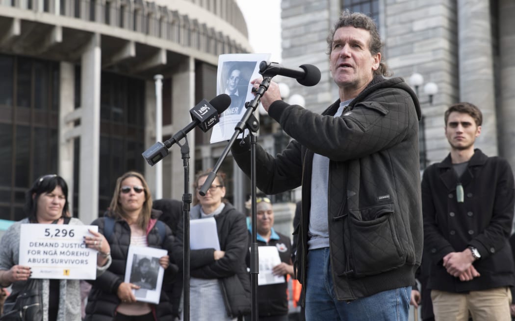 State care abuse petition, Parliament