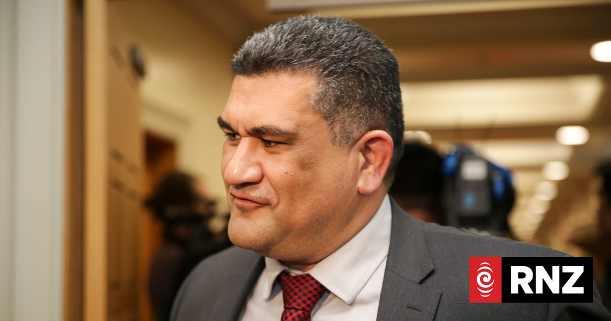 Ex Chatham Islands Council chief executive Paul Eagle apologises as ...