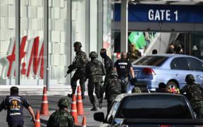 Soldiers entering the Terminal 21 mall, in the Thai northeastern city of Nakhon Ratchasima.