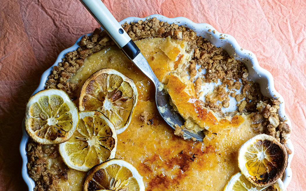 Sticky lemon crumble