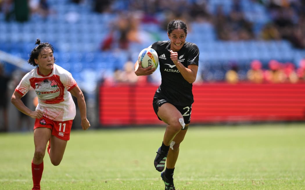 Shiray Kaka of New Zealand runs the ball during the HSBC Sydney Sevens women's pool A rugby match between New Zealand and Japan at Allianz Stadium in Sydney, Saturday, January 28, 2023. (AAP Image/Steven Markham/ www.photosport.nz