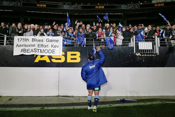 Keven Mealamu of the Blues thanks his supporters after his last game for the Blues at Eden Park, Auckland on 12 June, 2015.