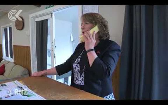 Farmers at country club: "We want to stop the spread"