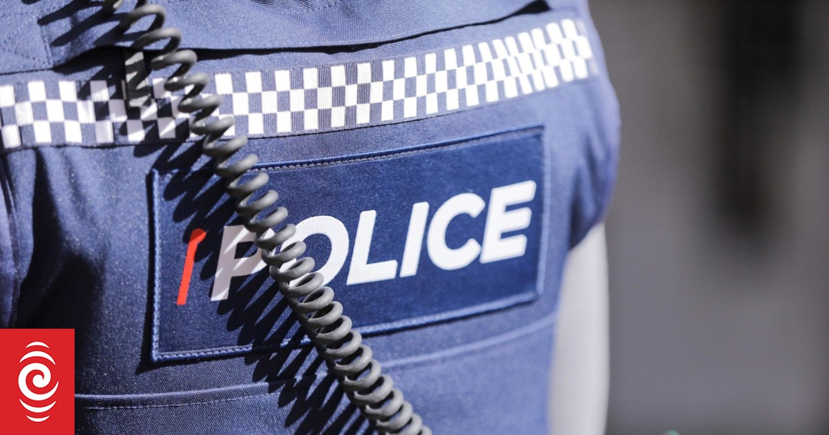 Three arrested after tourist bus ransacked in Otago - Vimarsana News