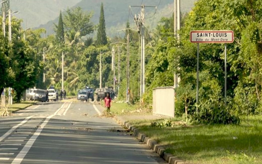 Blockades at the entrance of the village of Saint Louis – Photo NC la 1ère