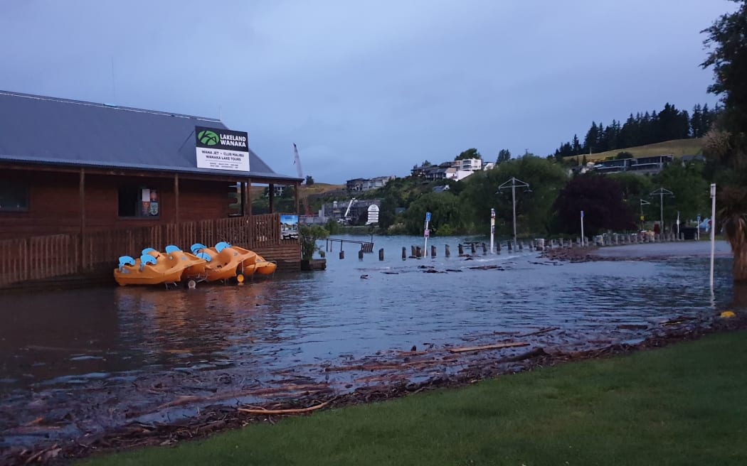 Water levels at Lake Wanaka have continued to rise and threaten to sweep into the township today.