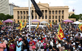 Protesters take part in a demonstration against the economic crisis near president's office in Colombo on April 17, 2022,  (Photo by ISHARA S. KODIKARA / AFP)