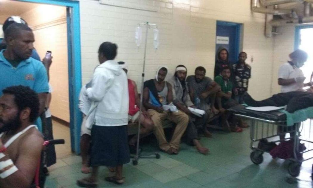 Goroka Hospital treats people injured in fighting in the capital of Papua New Guinea's Eastern highlands province, 14 June 2016.