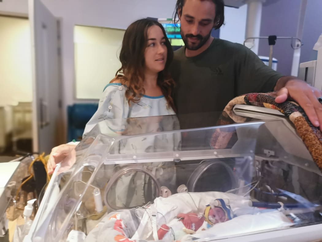 Mikassa Widdowson and Mahi Mains with their baby, Mānuka.