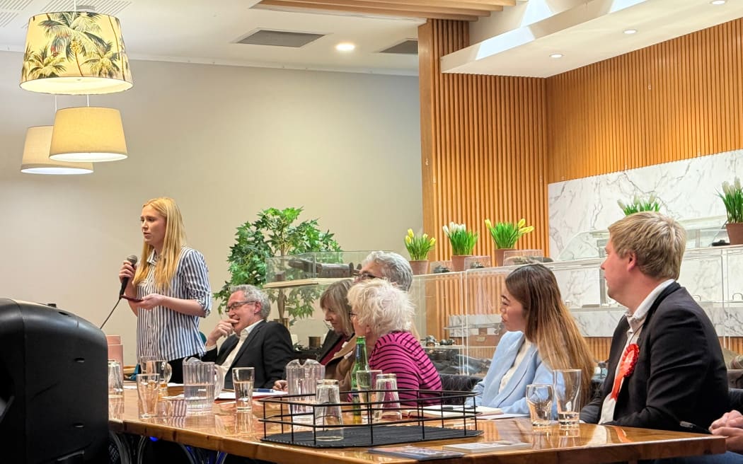 Local body election meeting in Glen Eden - single use