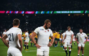 Chris Robshaw of England looks dejected with team mates after their loss to Australia.